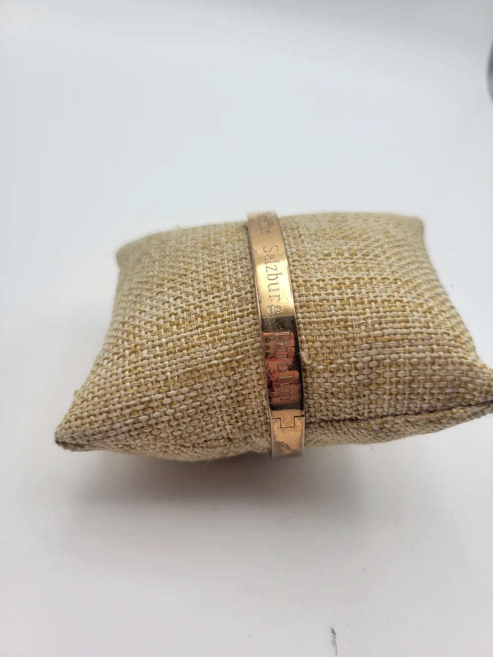 Women's Gold-Tone Engraved Stella & Dot Prague Florence Salzburg Bangle Bracelet